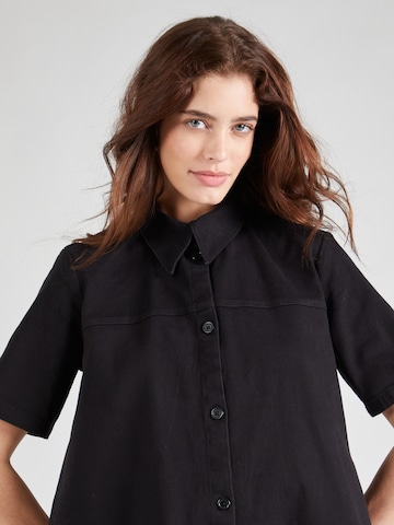 Monki - Vestidos camiseiros em preto