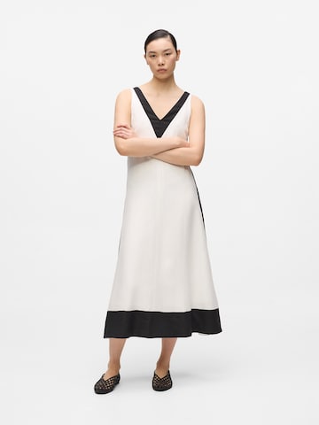 balts Karl Lagerfeld Kleita: no priekšpuses