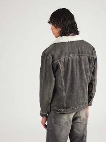 LEVI'S ® Демисезонная куртка в Серый