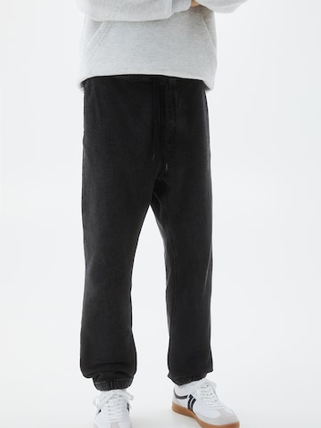 Pull&Bear Tapered Jeans in Zwart: voorkant