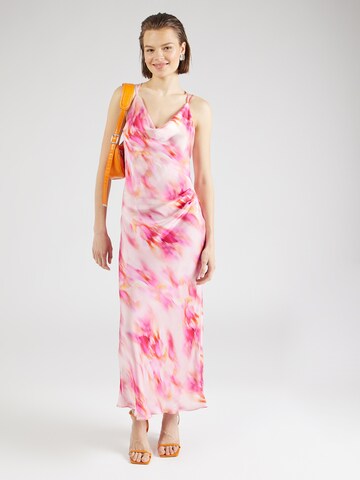 Robe SWING en rose : devant