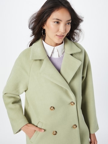 GLAMOROUS Преходно палто в зелено