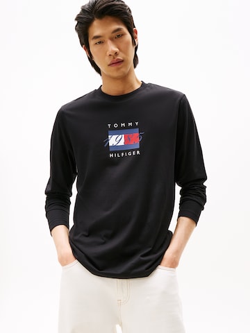 TOMMY HILFIGER Тениска в черно: отпред