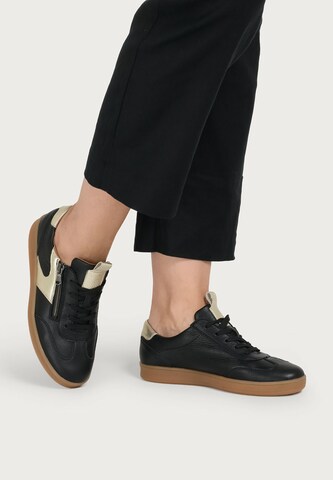 Baskets basses VITAFORM en noir : devant