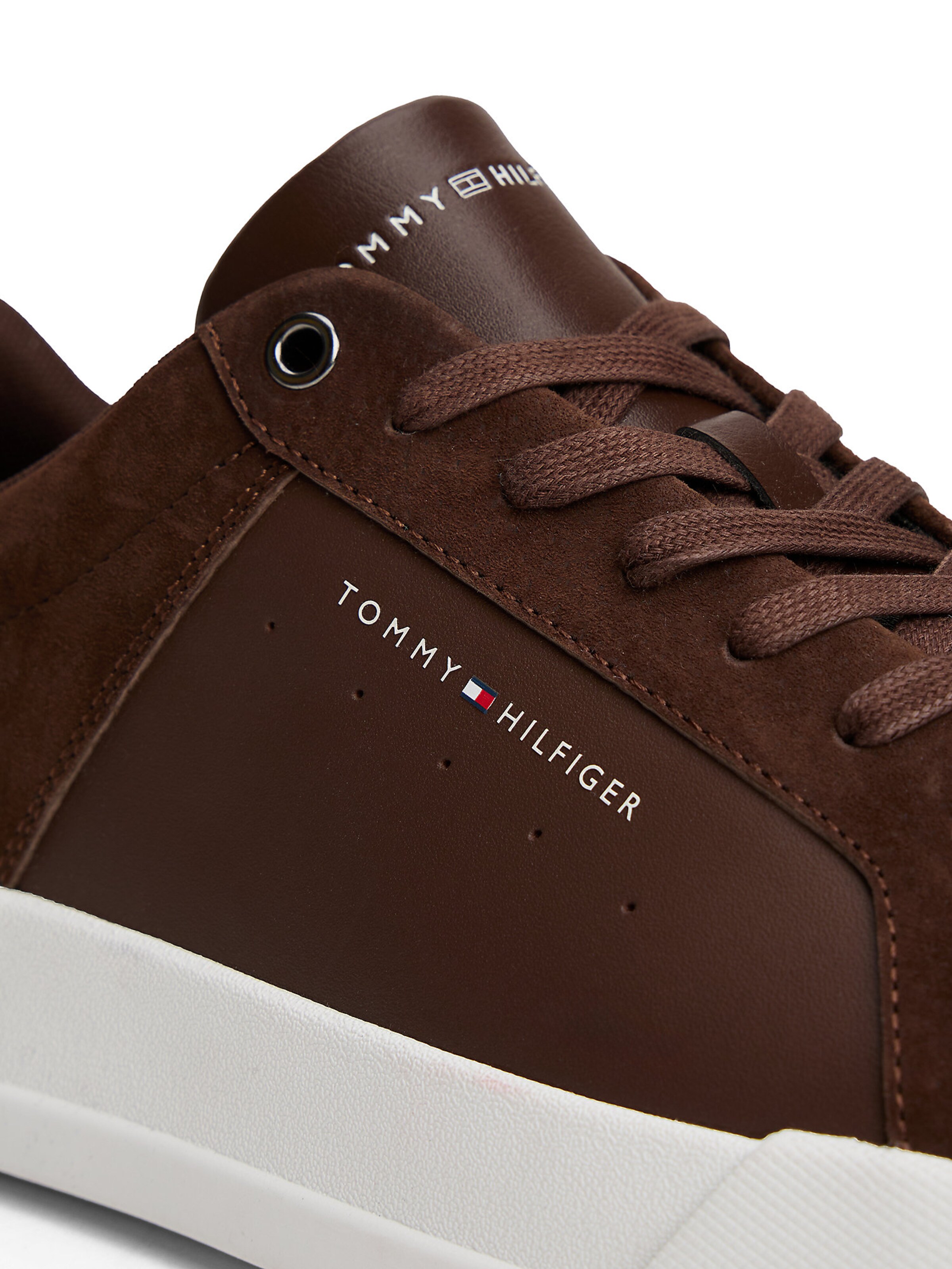TOMMY HILFIGER Sneaker in Braun