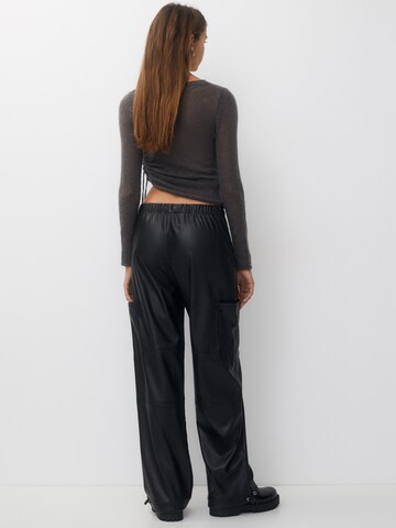 Pull&Bear Ohlapna forma Kargo hlače | črna barva
