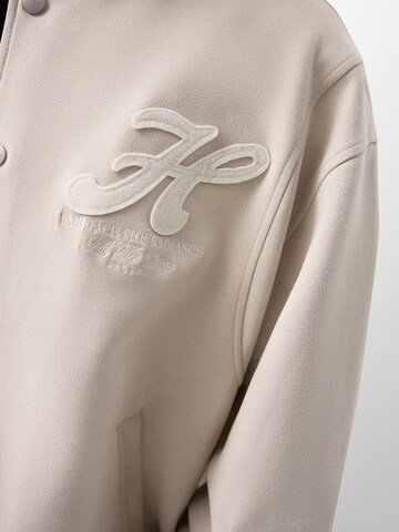 Bershka Tussenjas in Beige