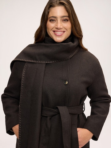 Cappotto di mezza stagione di Fiorella Rubino in marrone