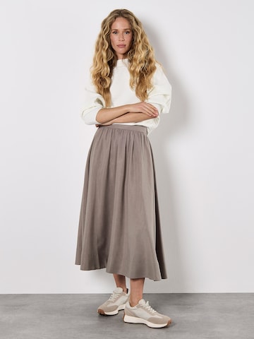 Apricot Soft Woven A-Line Midaxi Skirt ' ' in Grau: Vorderseite