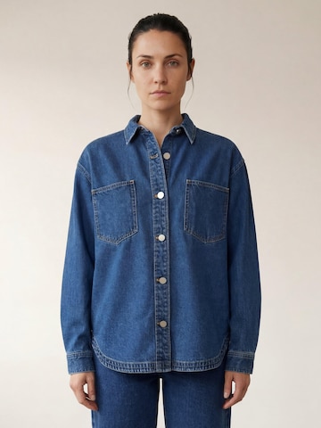 ARMIE Between-Season Jacket in Blue: front