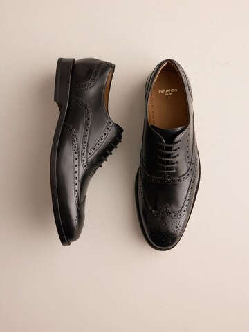 Chaussure à lacets 'Brogue' Next en noir