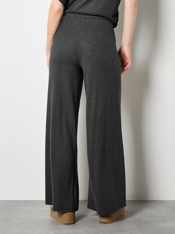 Apricot Wide leg Pants ' ' in Grey