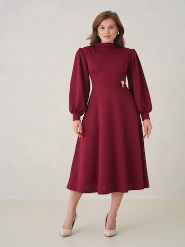 WOMAN VISION Dress in Red: front