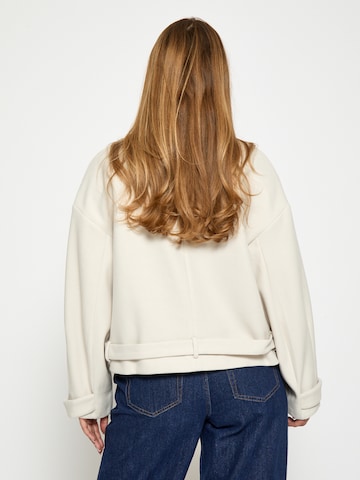 Peppercorn Přechodná bunda 'Ilaya' – šedá