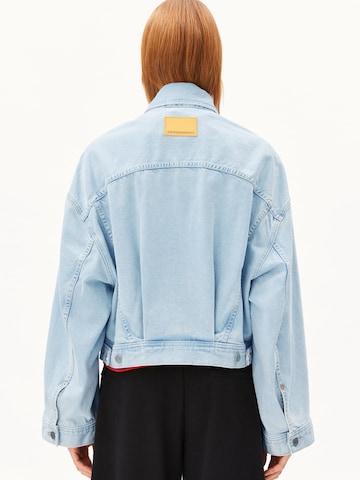 ARMEDANGELS Φθινοπωρινό και ανοιξιάτικο μπουφάν 'Paasithe' σε μπλε