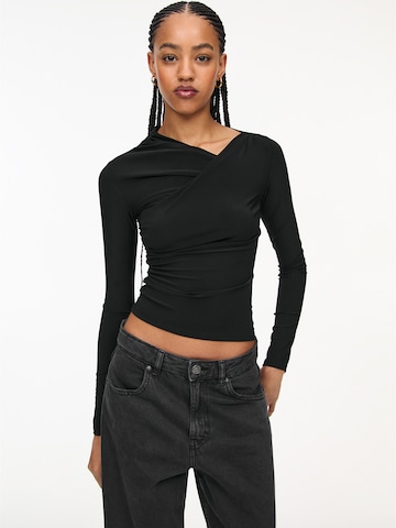 Pull&Bear Shirt in Black: front