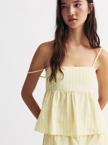 Top di Pull&Bear in giallo: frontale