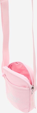 Nike Sportswear - Bolso de hombro 'Heritage' en rosa