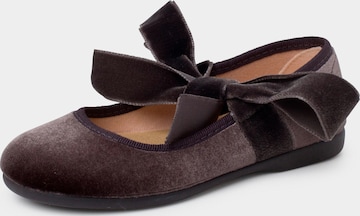 Ballerina di Pisamonas in grigio: frontale
