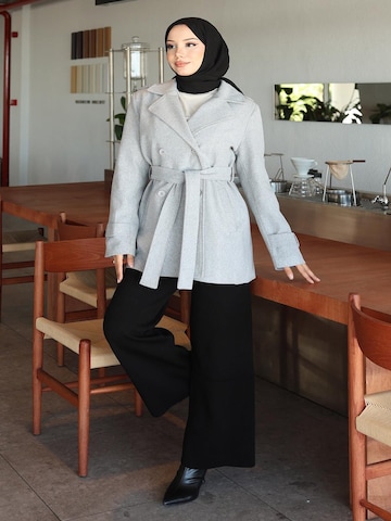 MODAMIHRAM Winter jacket in Grey: front