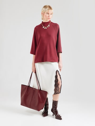 Tricou 'BANU 261' de la Soyaconcept pe roșu