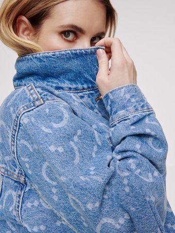 Daahls by Emma Roberts exclusively for ABOUT YOU Between-Season Jacket 'Nala' in Blue