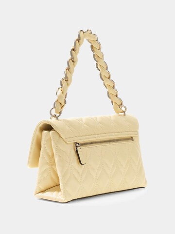 GUESS Schultertasche 'Maxine' in Gelb