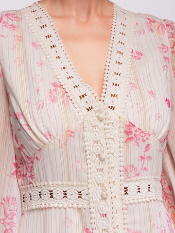 Rochie de seară de la Ombre pe bej