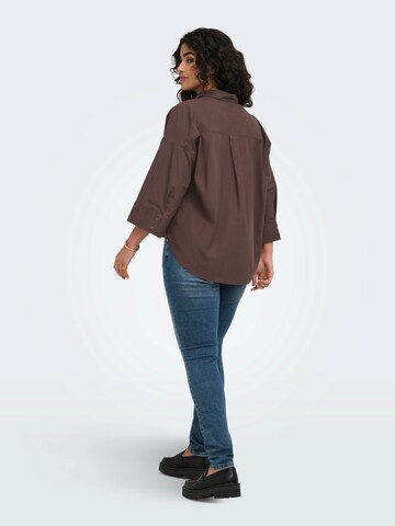 ONLY Carmakoma - Blusa 'CARSAJA KERI' en marrón