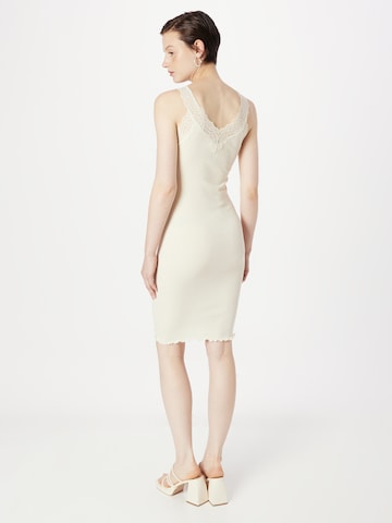 rosemunde Jurk in Beige