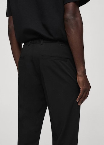 MANGO MAN Slimfit Spodnie 'Bologna' w kolorze czarny