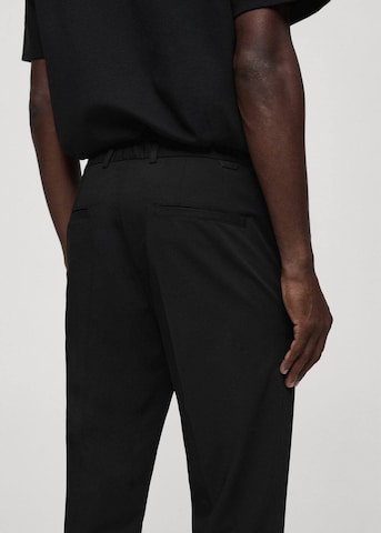 Slimfit Pantaloni 'Bologna' de la MANGO MAN pe negru