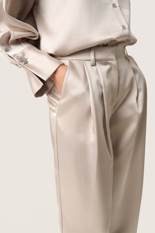 SOAKED IN LUXURY Wide leg Pleat-front trousers in Beige