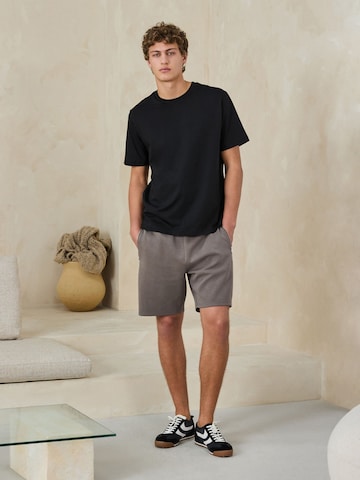 Regular Pantalon Next en marron : devant