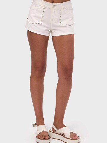 IT'S BASIC Regular Jeans 'SUPER MINI SHORT'‌ in Weiß