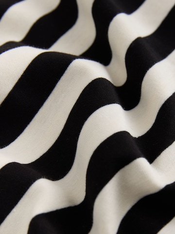 Next Shirt in Black