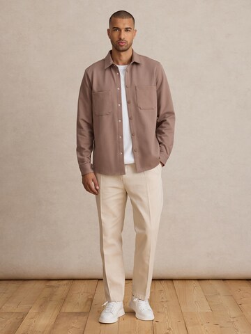 DAN FOX APPAREL Regular fit Πουκάμισο 'Leonidas' σε καφέ