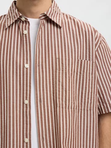 SELECTED Comfort Fit Paita 'SLHRLXSTUART' värissä ruskea