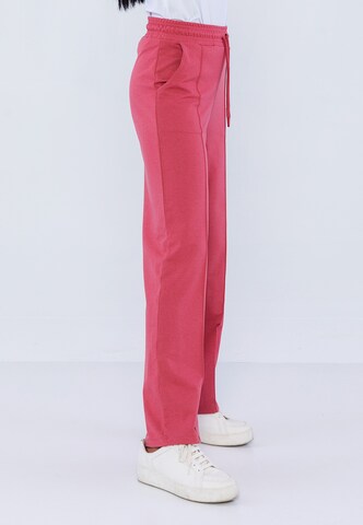 Felix Hardy Regular Trousers with creases in Pink