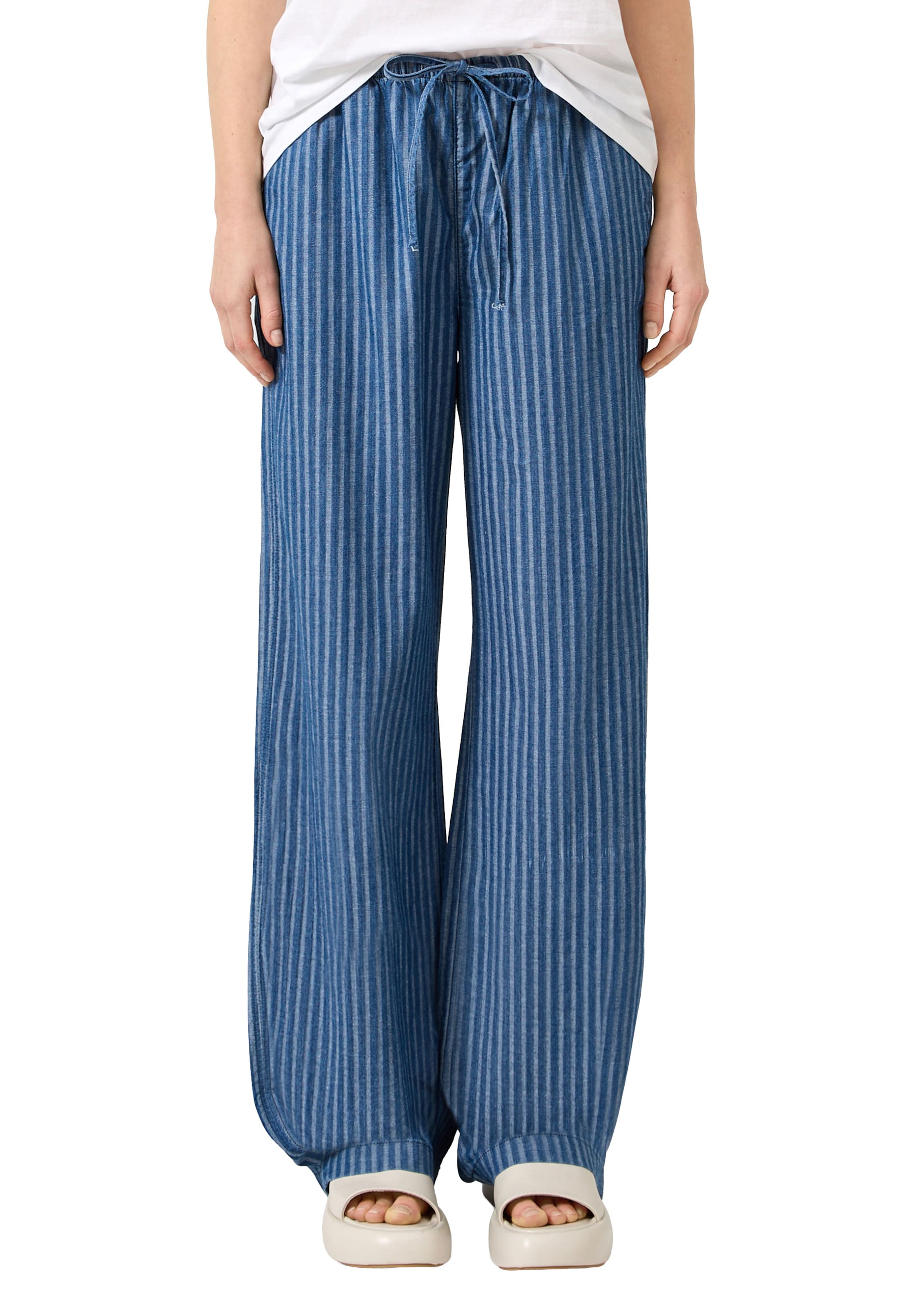 QS Regular Jeans in Blauw: voorkant