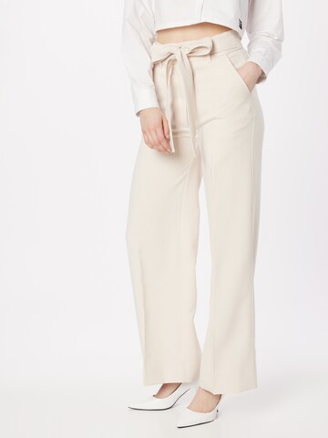 Loosefit Pantalon à plis 'Levien' SECOND FEMALE en beige : devant