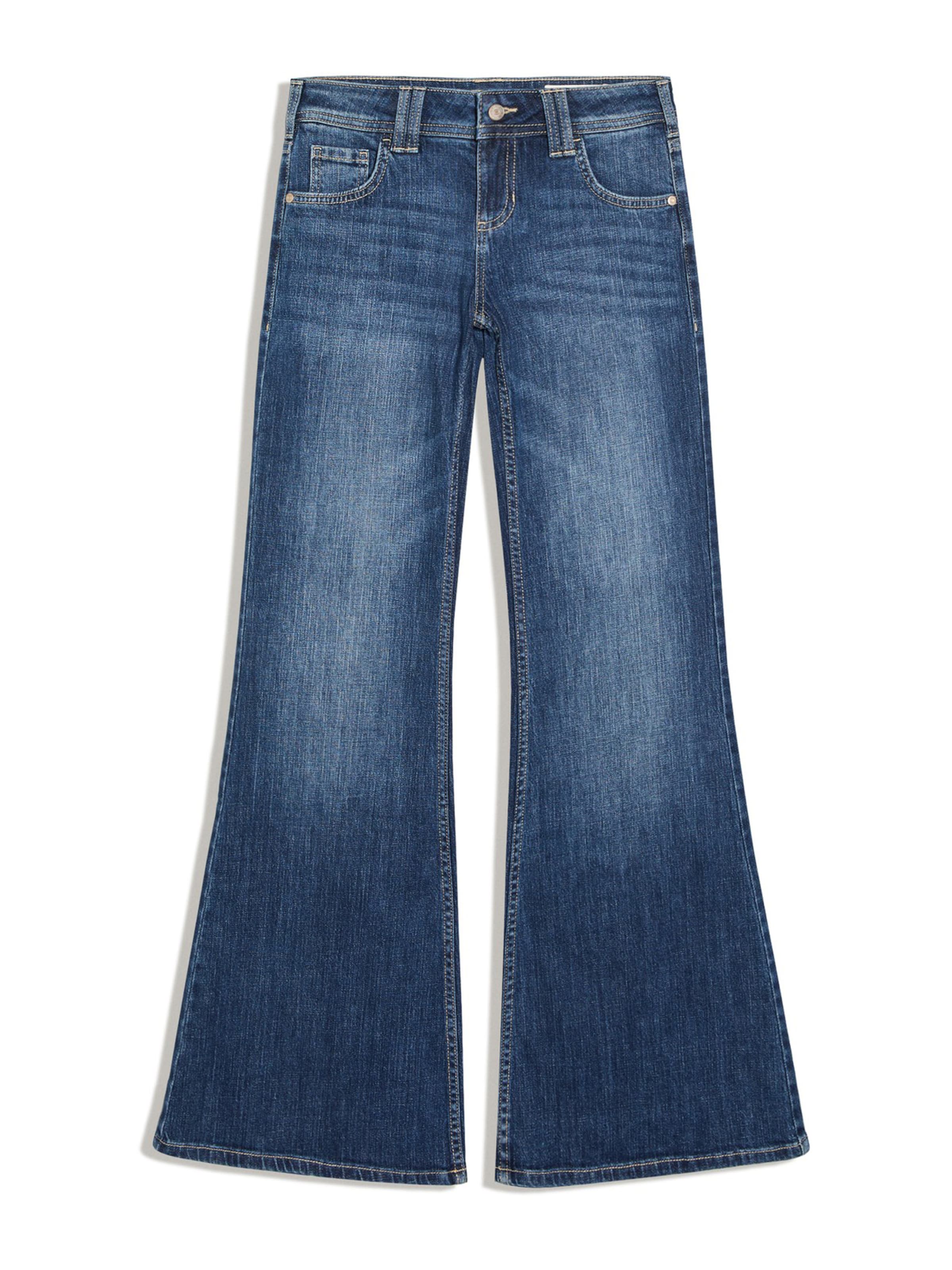 Flared Jeans di Bershka in blu: frontale
