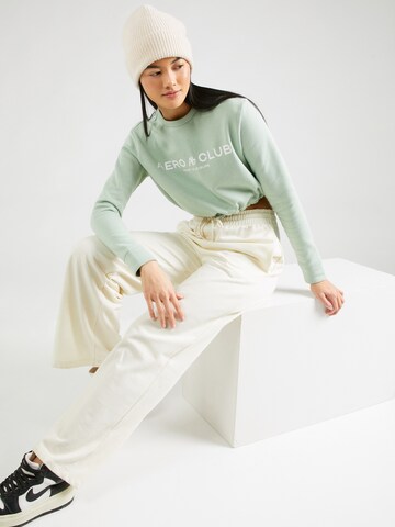 AÉROPOSTALE Sweatshirt in Green