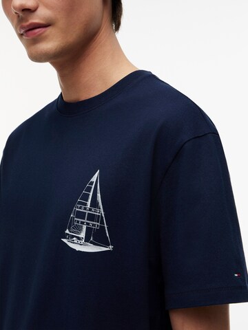 Tommy Jeans T-shirt 'SAILBOAT' i blå