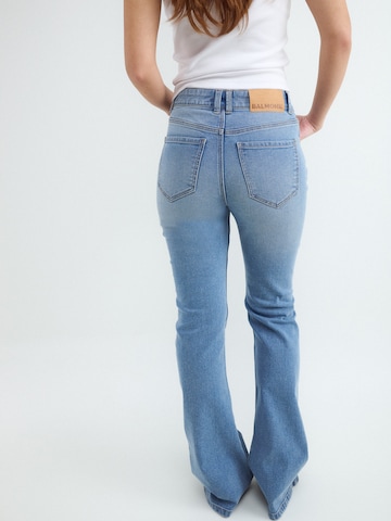 BALMOHK Levenevä Farkut värissä sininen