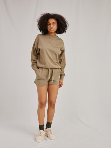 Sweat-shirt 'Rosie' A LOT LESS en vert