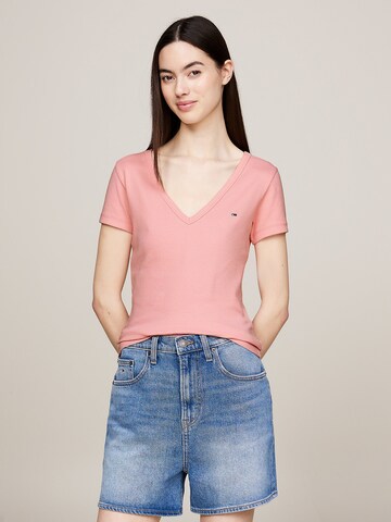 Tommy Jeans T-shirt 'ESSENTIAL' i rosa: framsida