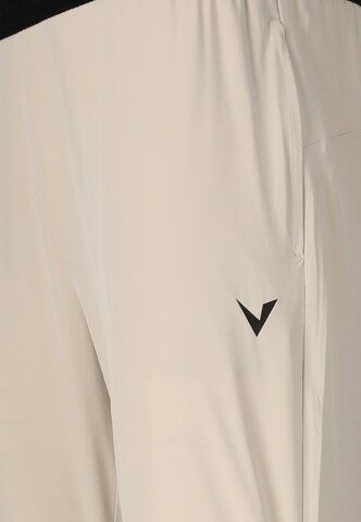 Virtus Tapered Sweathose 'Michi' in Weiß
