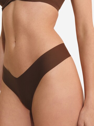ETAM Thong 'Pure Invisible' in Brown