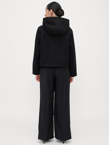 Vero Moda Petite Between-Season Jacket 'VMFORTUNEROME' in Black